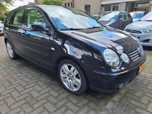 Volkswagen Polo 1.4-16V Highline CRUISE ECC AIRCO INR MOG