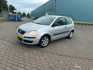 Volkswagen Polo 1.4-16V Trendline AUTOMAAT (bj 2008)