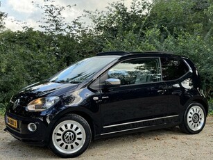 Volkswagen Up! 1.0 High Black UP! BMT / Pano / Navi