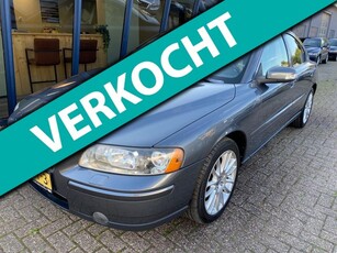 Volvo S60 2.4 Momentum LEER / NAVI / PDC / TREKHAAK