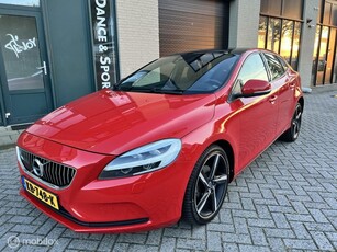 Volvo V40 2.0 D2 Momentum Panoramadak 18inch velgen NAP