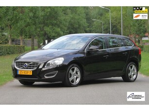 Volvo V60 1.6 T3 Summum / Leder interieur / Parkeersensoren