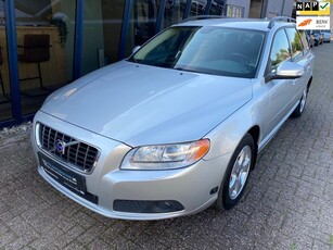 Volvo V70 2.0 Momentum H.LEER / XENON / PDC / TREKHAAK