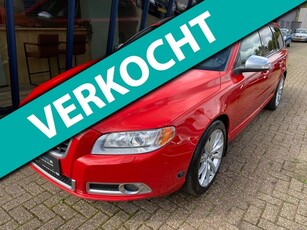 Volvo V70 2.5FT R-Design 230PK LEER / XENON / TREKHAAK / PDC