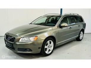 Volvo V70 2.5FT Summum LEER / XENON