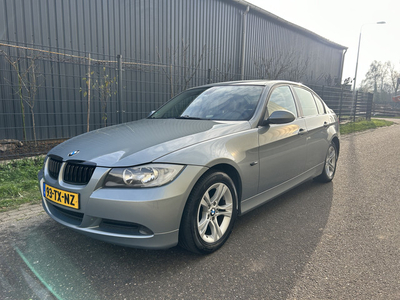 BMW 3-serie 320i High Executive / AIRCO ECC / CRUISE