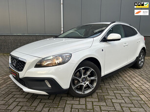 Volvo V40 Cross Country 2.0 D2 Momentum CROSS COUNTRY , CLIMA , NAVI , ENZ !!