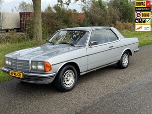 Mercedes-Benz 200-280 (W123) 230 CE automaat schijfdak leuke auto belastingvrij geen roest 1982