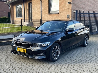 BMW 3-serie 320i High Executive AdaptiveNaviXenon