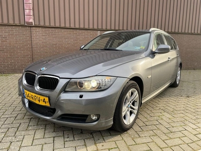 BMW 3-serie Touring 318i Luxury Line Automaat Navi Leer