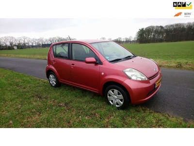 Daihatsu Sirion 2 1.3-16V Comfort met nieuwe Apk.....Inruil