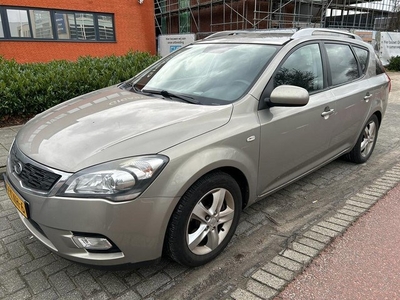 Kia cee'd 1.4 CVVT Seven 90pk Airco Navi Pdc-achter Trekaak