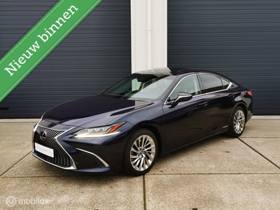 Lexus ES 300h President Line full options!