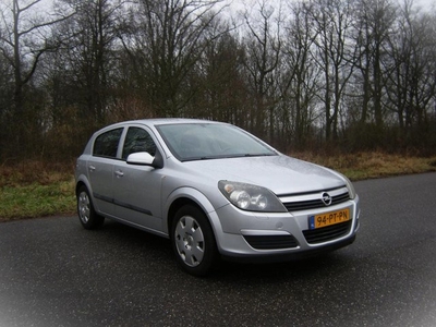 Opel Astra 1.4 Enjoy 5 Deurs . Airco . Cruiscontrol .