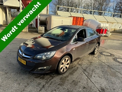 Opel Astra 1.4 141pk Turbo Business+ Navi/Climate/Trekhaak