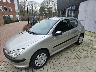 Peugeot 206 1.1 XR LageKM/NAP/Goed Onderhouden