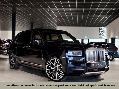 Rolls-Royce Cullinan 6.75 V12 Driving