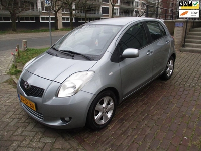 Toyota Yaris 1.3 VVTi Luna MMT//