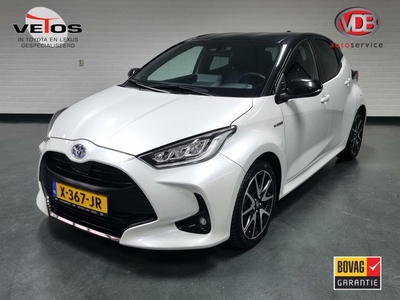 Toyota Yaris 1.5 Hybrid Bi-Tone Executive / Apple