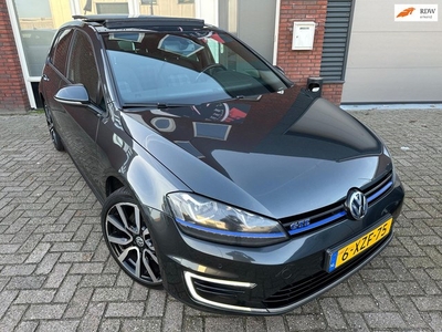 Volkswagen Golf 1.4 TSI GTE / Schuifdak / Xenon / Navi / PDC