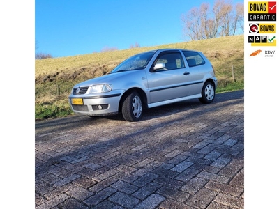 Volkswagen Polo 1.4-16V Comfortline, AUTOMAAT