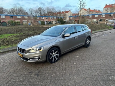 Volvo V60 2.4 D6 AWD Plug-In Hybrid Summum Leder 1-eigenaar