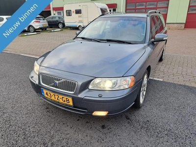 Volvo V70 2.4D Edition GERESERVEERD!!!!!!!!