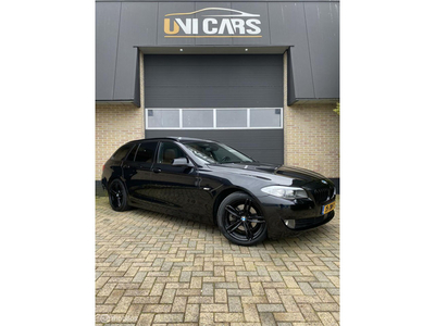 BMW 5-serie Touring 523i High Executive|Pano|Leder|100% ond|