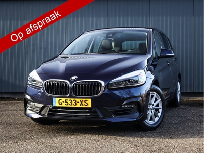 BMW 2-SERIE Gran Tourer 218i Executive Edition (141PK), 1ste-Eigenaar, Keurig-Onderh., Navigatie, Parkeersensoren-V+A, Stoelverwarming, LM.-Velgen-16Inch, Airco/Climate-Control, Elektrische-Achterklep, Alarm-Klasse3, Head-Up-Display, Privacy-Glas, NL-Auto