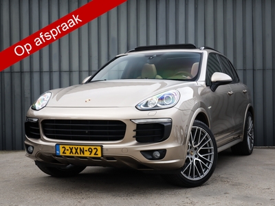 PORSCHE CAYENNE 3.0 S E-Hybrid, (417 pk) Keurig-Onderh., Navigatie, Panoramadak, Stoelverwarming, 21Inch-GTS-Velgen, Leer, Elektrische-Achterklep, Elektrische-Trekhaak, Spiegel-Pakket, Porsche-Vering-Management, Parkeersensoren-V+A, Privacy-Glas, NL-Auto