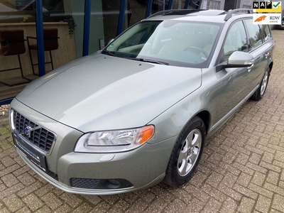 Volvo V70 3.2 Momentum Automaat / SUNROOF / PDC / Trekhaak