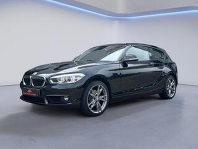 BMW 1-SERIE 120i 184PK Airconditioning, 18'' Lichtmetalen velgen, Stoelverwarming, Apple Carplay, Multifunctioneelstuurwiel, Cruise Control, Parkeersensoren V+A (MET GARANTIE*)