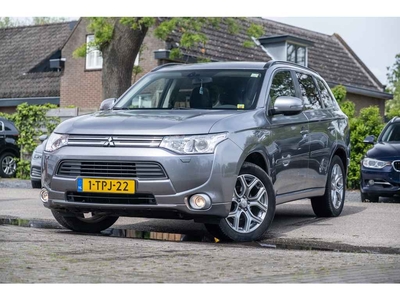 Mitsubishi Outlander PANO - TREKHAAK - BOVAG RIJKLAAR