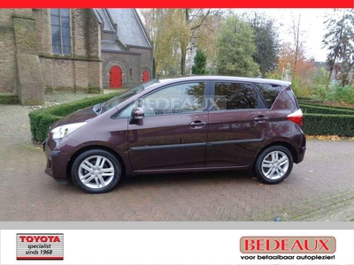 Toyota Verso-S 1.3 VVT-i 99pk CVT Dynamic bij Toyota specialist sinds 1968