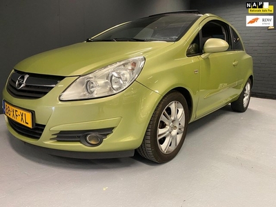 Opel Corsa 1.4-16V Cosmo Navi LM Cruise Cont- Pano-dak APK