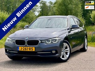 BMW 3-serie Touring 318d Luxury / Leder / Navi. / Trekhaak / NAP / Perfect onderhouden