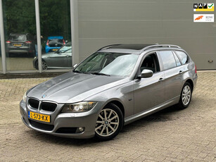 BMW 3-serie Touring 318i High Executive / AUTOMAAT / MULTIEMEDIA-NAVI / PANORAMADAK