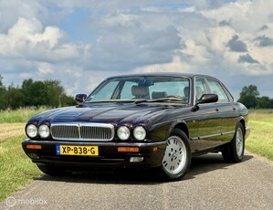 Jaguar XJ-6 Sovereign 4.0 X300 Youngtimer Zeer mooi!