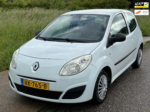 Renault Twingo 1.2 Acces Stuurbekrachtiging Audio-CD/MP3 Electric pakket ABS EBD 2 x airbags Colorpakket Dealeronderhoud Nw Apk!