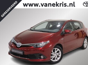 Toyota Auris 1.8 Hybrid Volcano Edition , Pano, All season banden, Cruise & Climate control, Trekhaak, Dealer onderhouden!