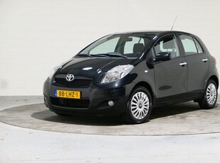 Toyota Yaris 1.3 VVTi Aspiration 5 Drs. NL, 1e Eig. Dealer oh. GEEN 2e van .. Climate control, Audio met Mp3, Trekhaak, verschuifbare Achterbank ..