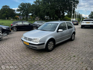 Volkswagen Golf 1.6-16V Trendline