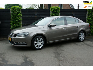 Volkswagen Passat 1.4 TSI Comfortline BlueMotion * UITVERKOOP * Nieuwe APK * Parkeersensoren * Navigatie *