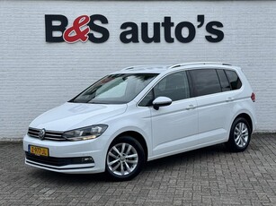 Volkswagen TOURAN 1.4 TSI Highline Trekhaak Camera Adaptive cruise Clima Leder alcantara