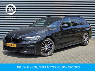 BMW 5 Serie Touring 530e xDrive M Sport 293pk Plug In Hybrid Dealer O.H PHEV | Panodak | Trekhaak af Fabriek | Adaptive Onderstel | Luxe Lederen Comfortstoelen Memory | Harman Kardon | Camera | Apple Carplay | Navi Pro |