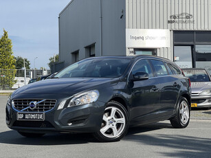 Volvo V60 1.6 T3 Momentum PARKEERSENSOREN/CLIMATE CONTROLE/LM VELGEN