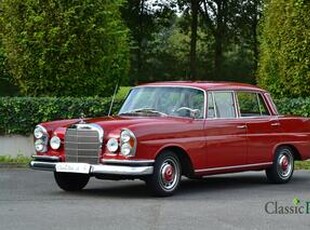 Mercedes-Benz 220 SE