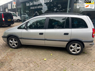 Opel Zafira 2.2-16V Elegance automaat