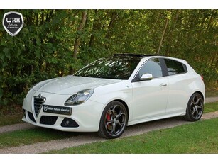 2012 Alfa Romeo Giulietta 1750 TBi QV wit/bruin 19inch PANO