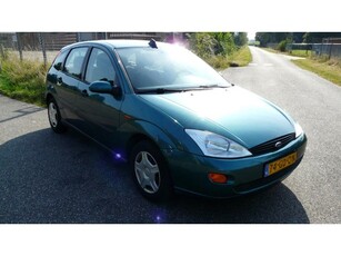 Ford Focus 1.6-16V Ambiente,Airco,Trekhaak,INRUILKOOPJE!